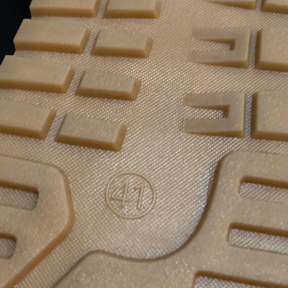 Stylish Black and White Women's Sneakers - Picture 5 of 7